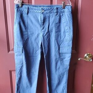 Eddie Bauer blue 6 pocket 98% cotton crop. Specially dyed size 10